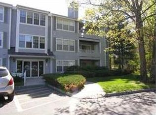 2303 Candlelight Ct, Helmetta, NJ