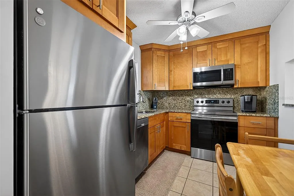 2 bed, 2.0 bath, 1045 sqft, $2,500 — Photo 4