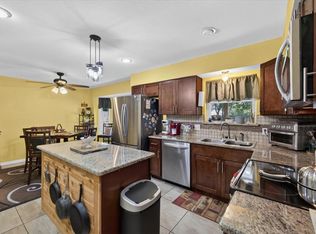 523 Lynnewood Ave, Burleson, TX 76028