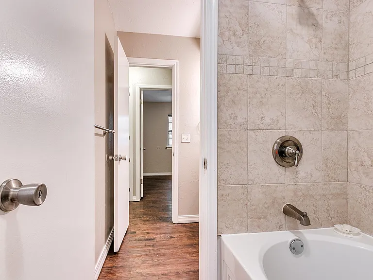 316 Rosewood Dr — Photo 21