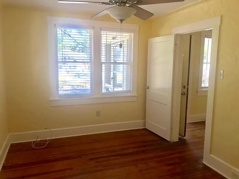 1112 Highland St N — Photo 7