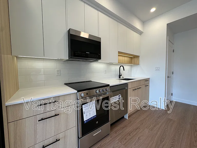 1380 Pridham Ave #305 — Photo 10