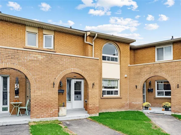 1180 Mississauga Valley Blvd #4, Mississauga, ON L5A 3M9