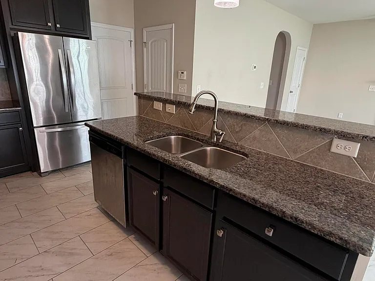 2125 Cove Ct — Photo 6