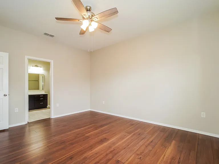 1557 Regent Ct — Photo 9