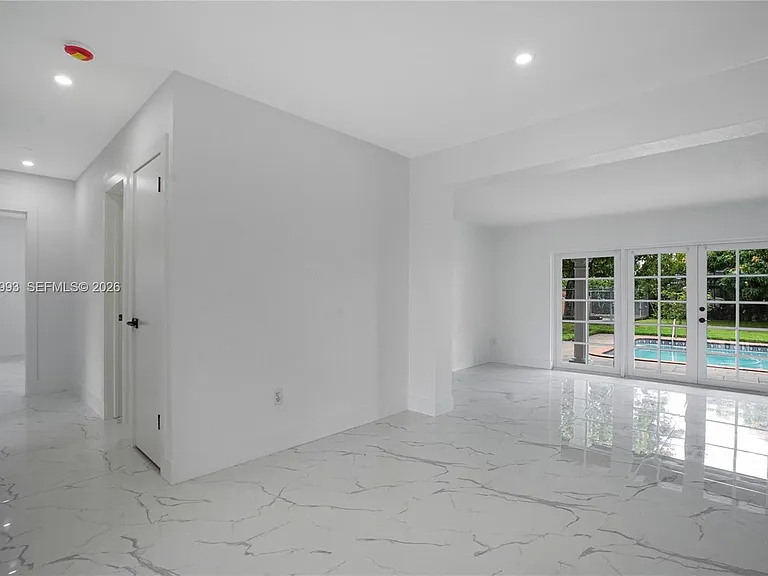 W 72nd Pl — Photo 16