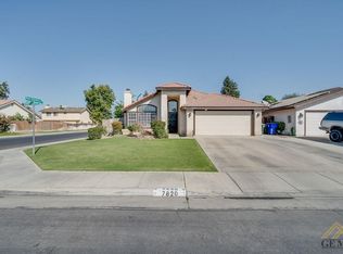 7820 Rushing River Ct, Bakersfield, CA 93313