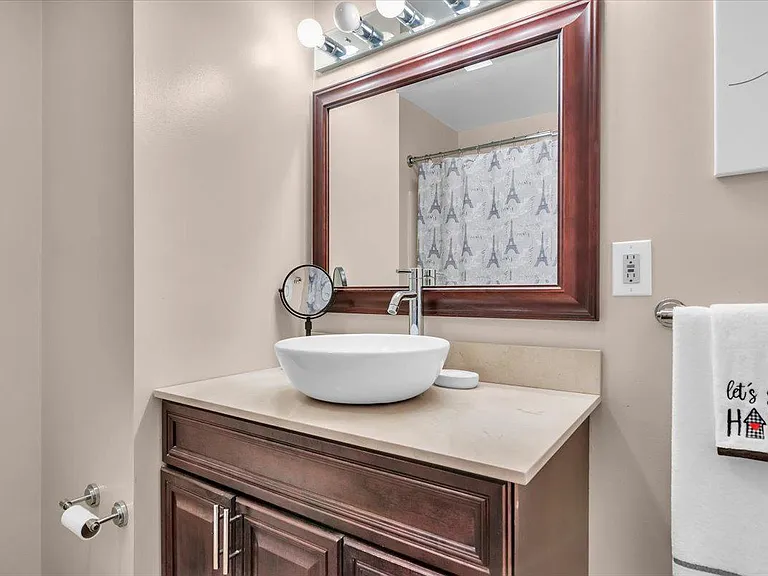 211 Harbourtown Blvd — Photo 20