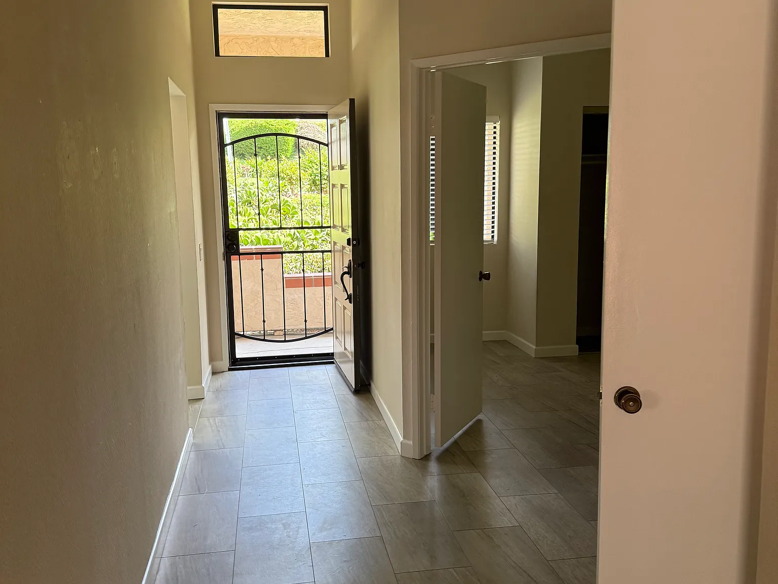 2814 Chatsworth Way — Photo 2