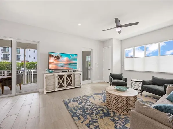 1395 Curlew Ave APT 4-3, Naples, FL 34102
