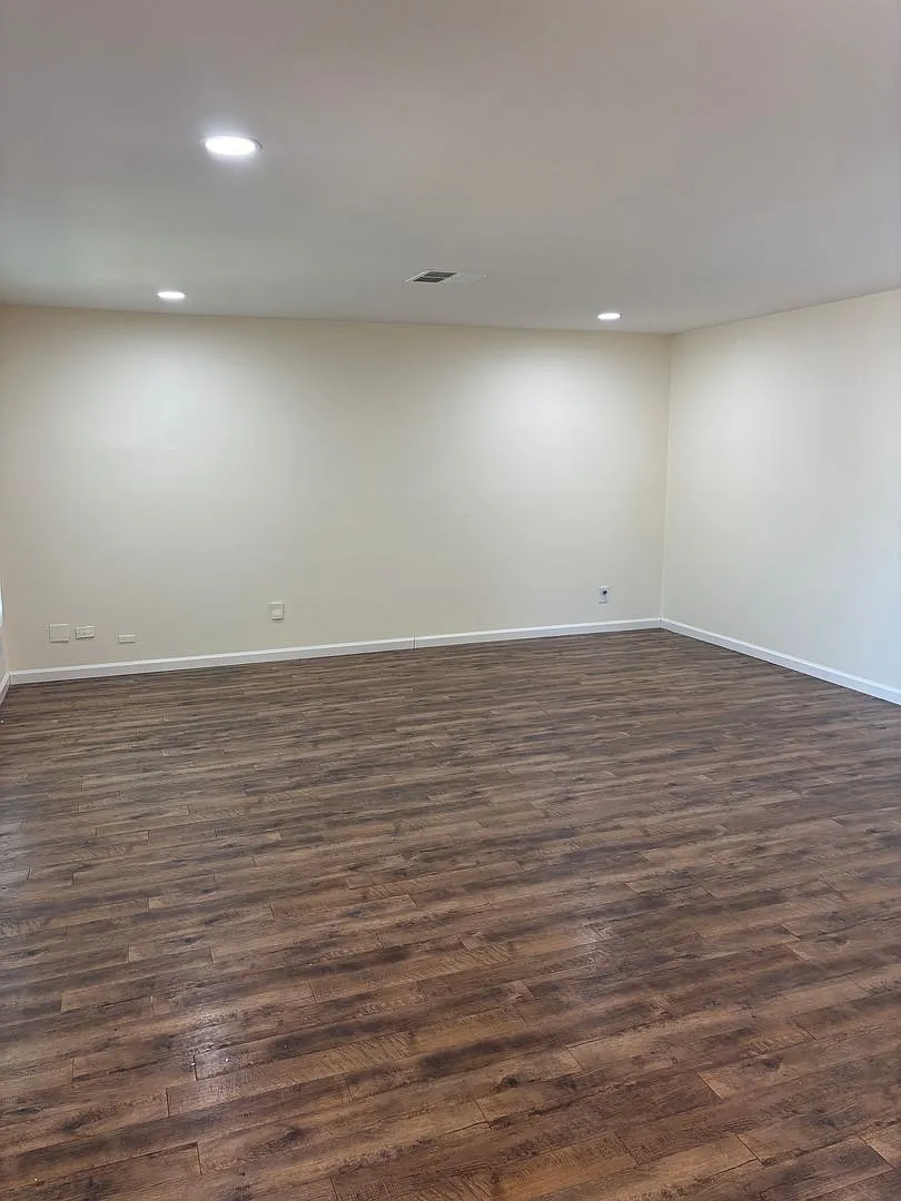 Building Photo - 1743 Hall St