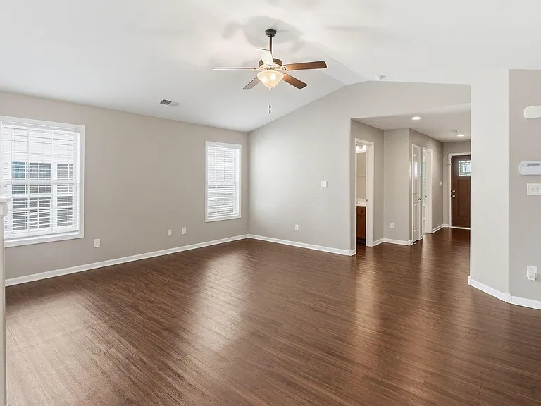 2545 Milsom Ln — Photo 8