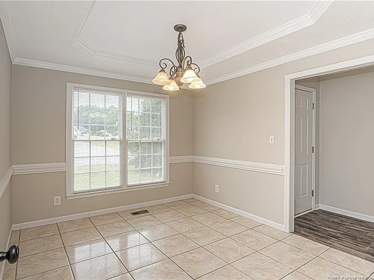 402 Roundtree Dr — Photo 9