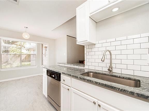 5th image of 2916 Williamsburg Dr