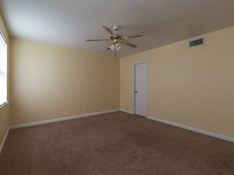 215 W Troy Ave #215C — Photo 14