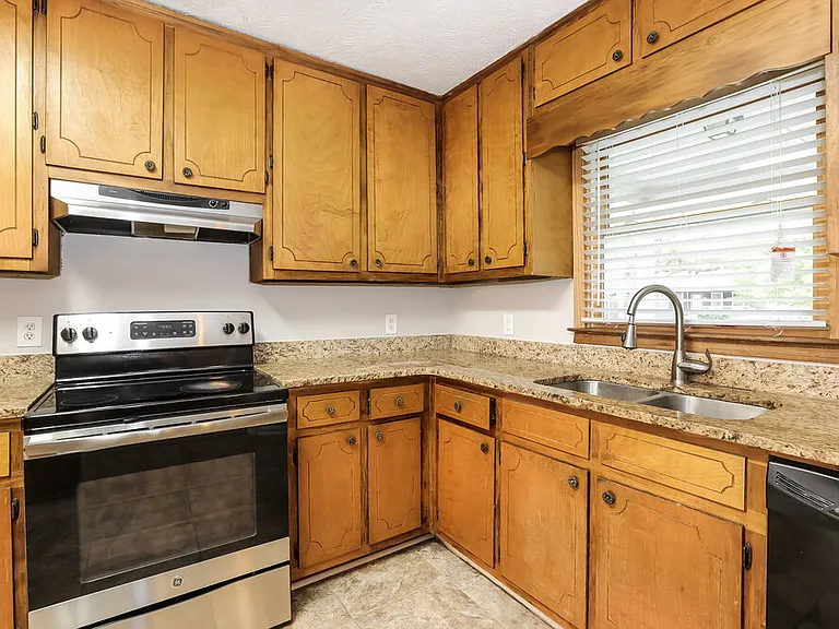 3568 Fernbrook Dr SW — Photo 8