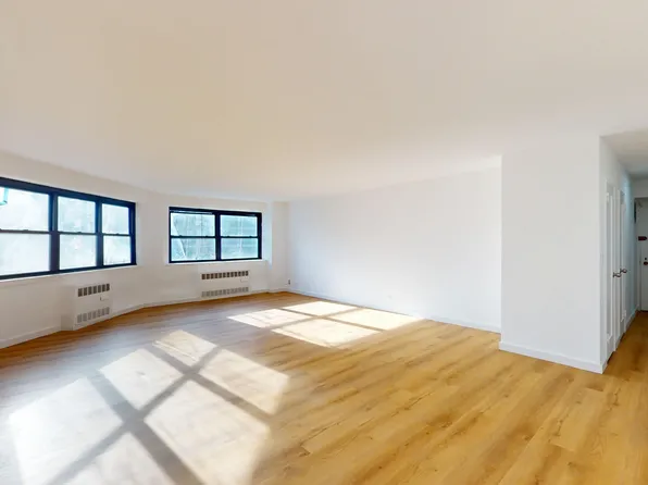 399 East 72nd Street image 1 of 8