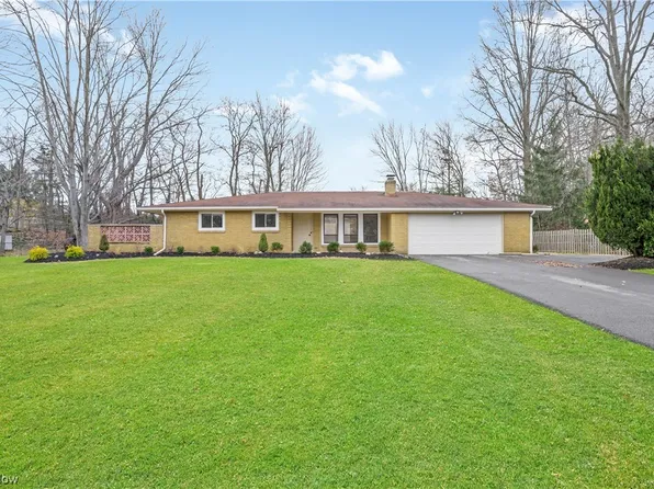 7703 Roselawn Dr, Mentor, OH 44060