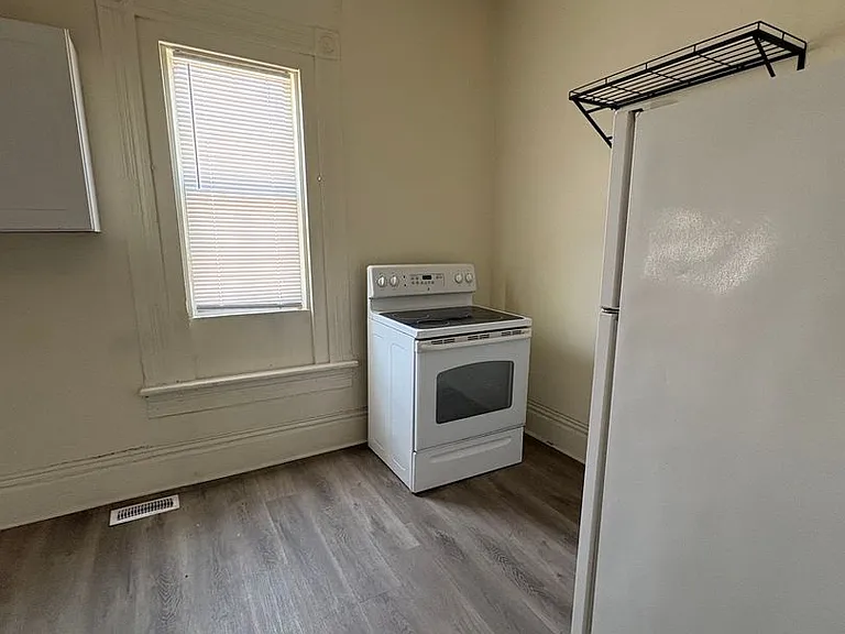 1107 S Willow St — Photo 10