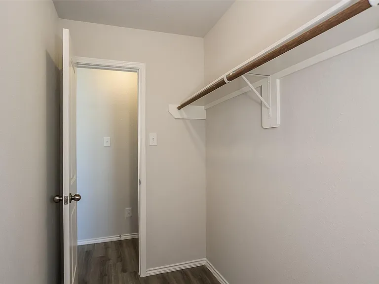 8710 W Oaks Dr — Photo 10