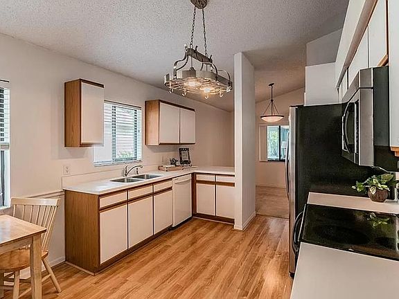 4th image of 4222 Barret Ave