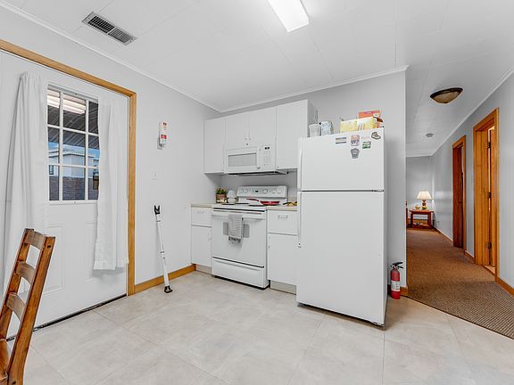 3rd image of 320 Overhill St #B