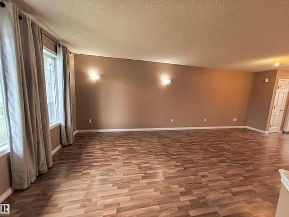 5th image of 383 Silverberry Rd
