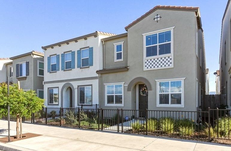 1st image of 1131 Julia Cir