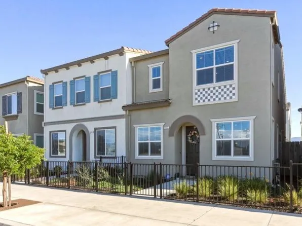 1131 Julia Cir, Hollister, CA 95023