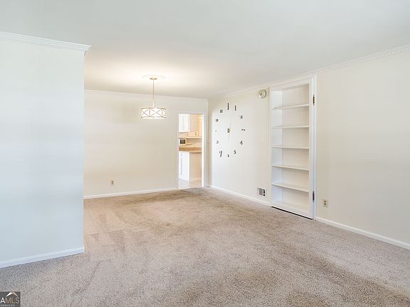 5th image of 402 Preston St