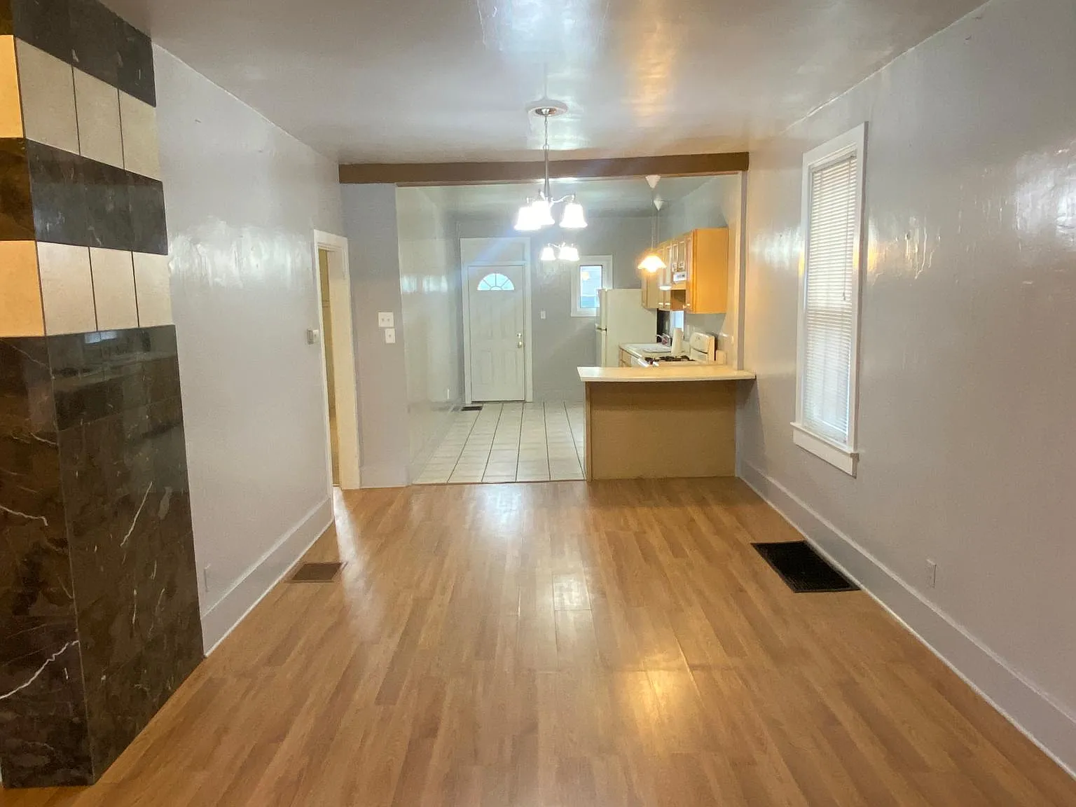 2 bed, 902 sqft, $1,295 — Photo 3