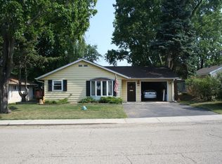 26 Fir St, Carpentersville, IL 60110