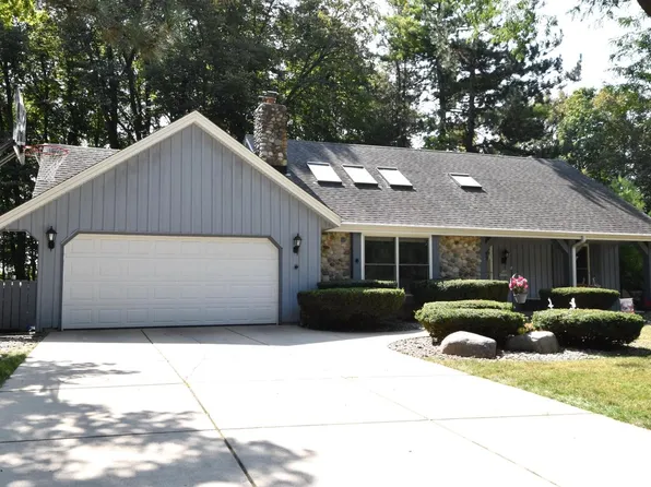 N26W22165 Glenwood LANE, Waukesha, WI 53186