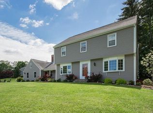 24 Meadowview Dr, Brookfield, CT 06804