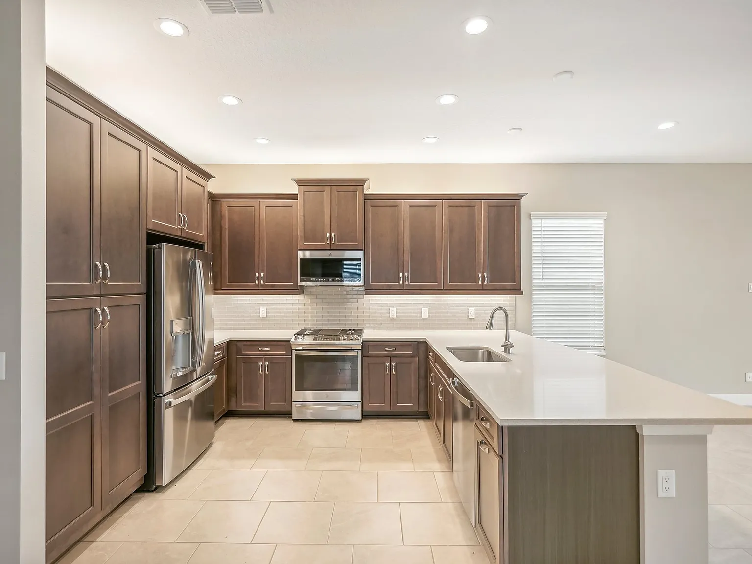 3 bed, 2.5 bath, 2252 sqft, $3,500 — Photo 4