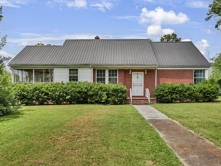 217 E Meadow Cir — Photo 1