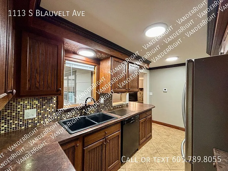 1113 S Blauvelt Ave — Photo 5