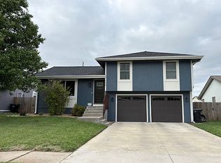 7530 SW 25th St, Topeka, KS 66614