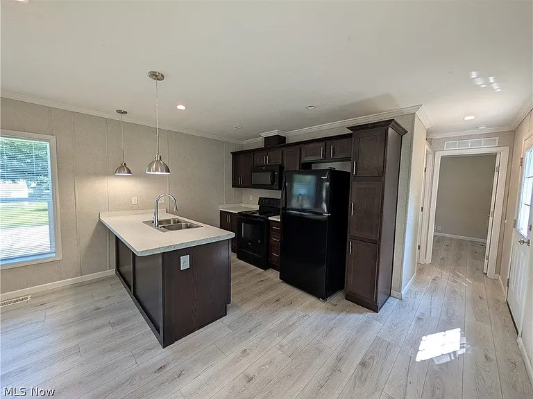 205 Greenbriar St — Photo 5