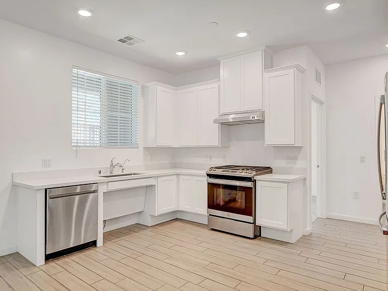 5730 Sky Pointe Dr #190 — Photo 10