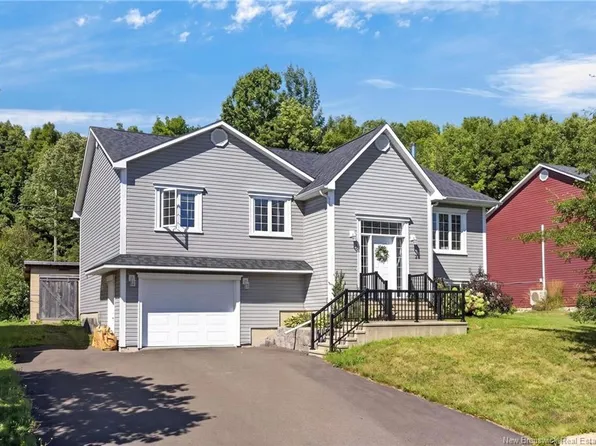 28 Brandon Ct, Fredericton, NB E3G 0X5