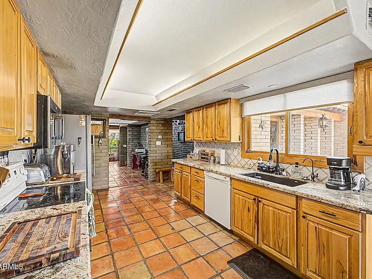 6510 E Dixileta Dr — Photo 15