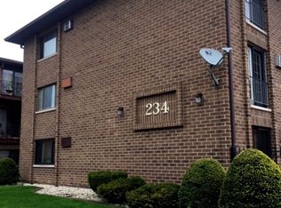 234 Circle Ave APT 3C, Forest Park, IL 60130