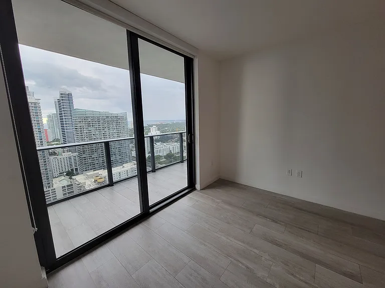 45 SW 9th St #3403 — Photo 15
