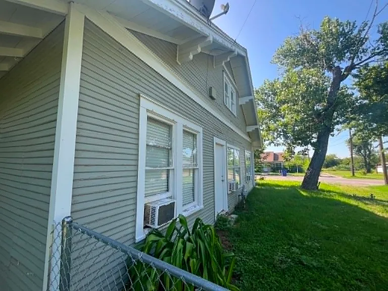 1607 Avenue I — Photo 19