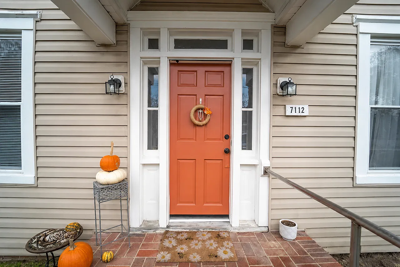 2 bed, 850 sqft, $1,695 — Photo 1