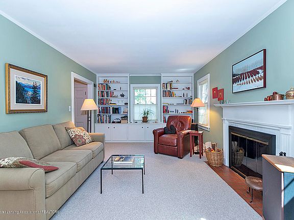 3rd image of 453 Rosewood Ave