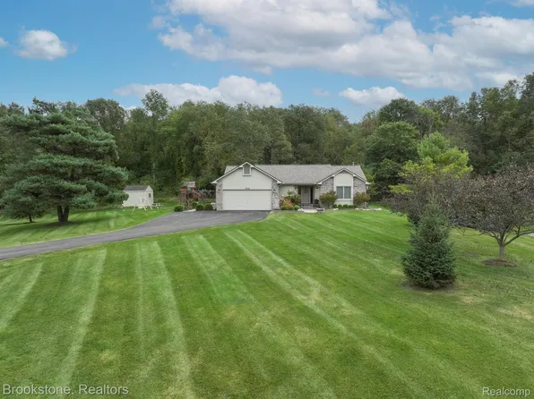 8558 Ridgeview Ct, Davisburg, MI 48350