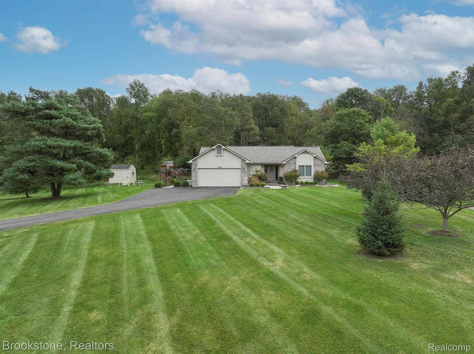 8558 Ridgeview Ct photo 1