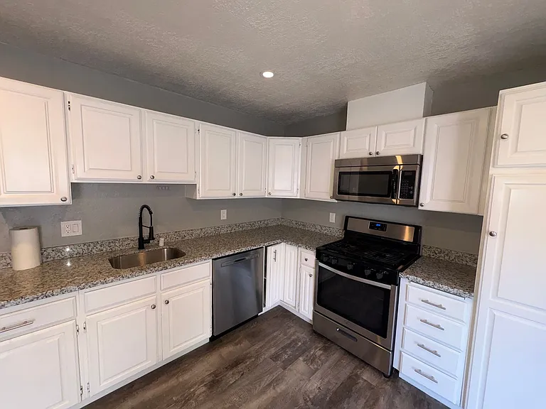 1209 Vienna Ct — Photo 13